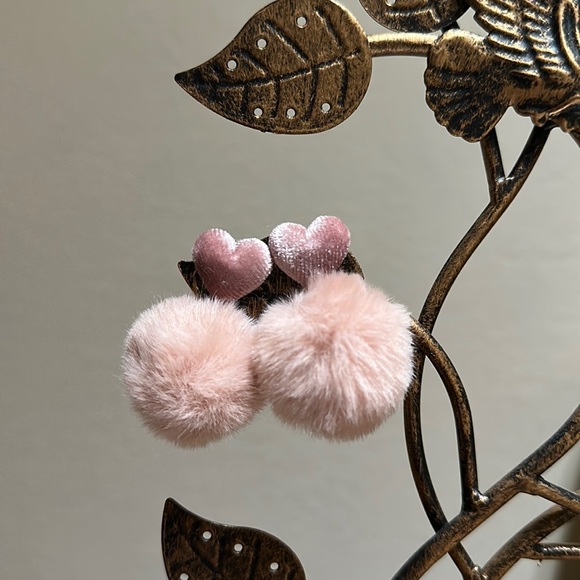 Cute Fluffy Earring [New] - Picture 2 of 7